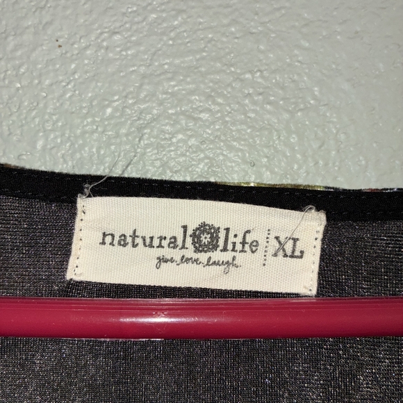 Natural Life Floral V-Neck - Picture 3 of 4